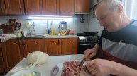 Не было Иванычу заботы – купил Иваныч порося...