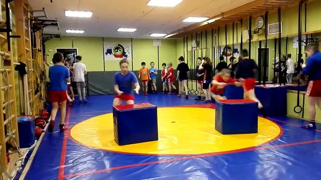 кувырки через препятствие