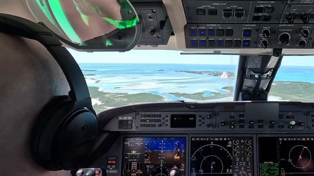 Gulfstream G550 cockpit landing at Normans Cay MYEN