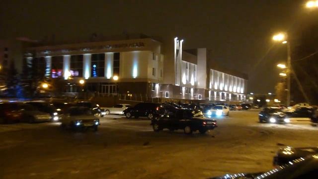 Russian Cars do Power Slides and Doughnuts in Tyumen Siberia Russia - Great show!