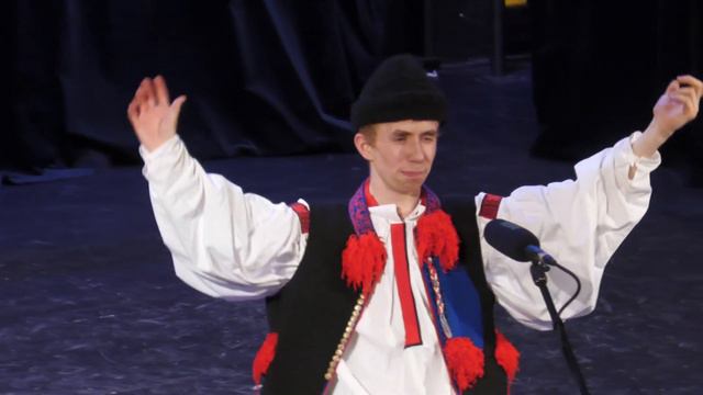 VELKÁ NAD VELIČKOU-Šikovný tanečník verbuňku ze souboru Handrlák z Kunovic při fašankové besedě 202