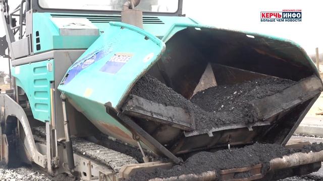 На Гаспринского рабочие приступили к укладке асфальта
