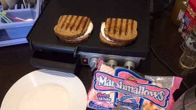 ХРУСТЯЩИЕ СЭНДВИЧИ С МАРШМЕЛЛОУ ГУАНДИ