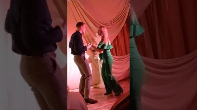 Ника и Евгений песня Sway