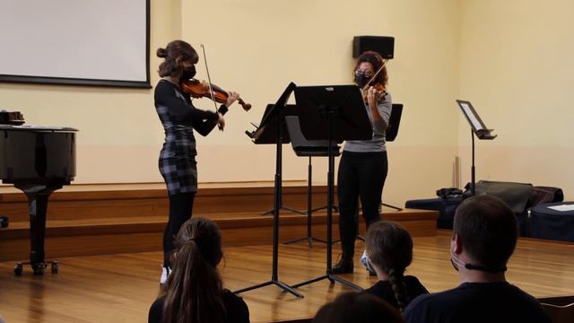 Five pieces for two violins and piano, Gavotte (D. Shostakovich)