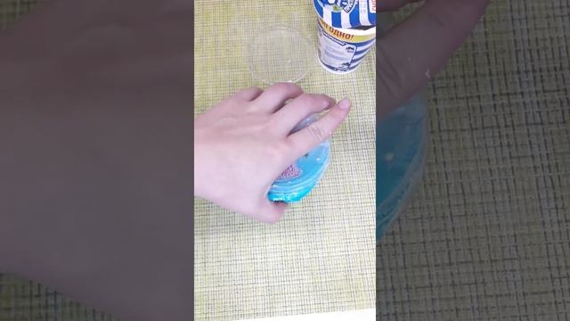 Как на самом деле надо открывать и закрывать сметану