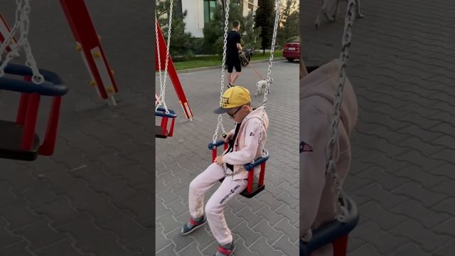 Качели УЮТНЫЙ квартал дети киевскаяобласть игры