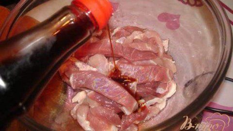 Маринованное мясо в домашнем сухом красном вине, жаренное на гриле