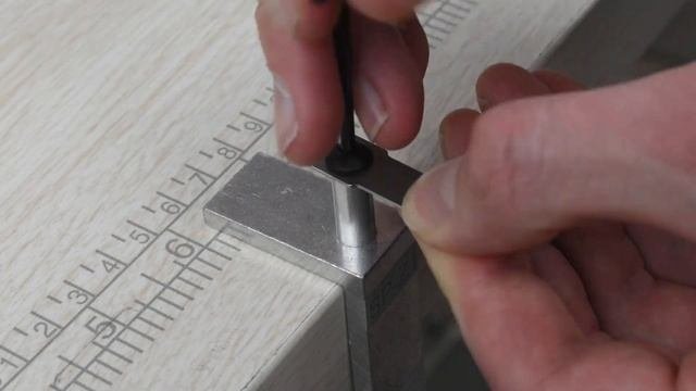 Sewparts SP-Z1  приспособление для вдевания бегунка в молнию