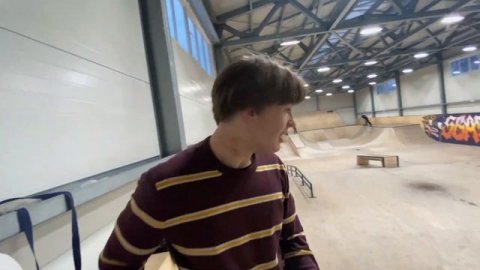 vlog:трюки на самокате в скейт парке