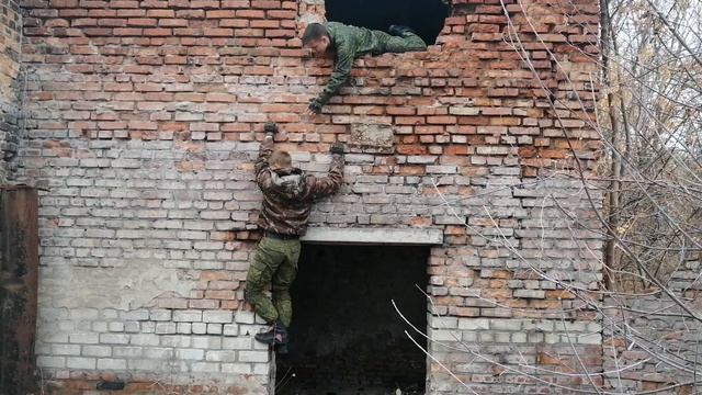 Преодоление препятствий фасад здания