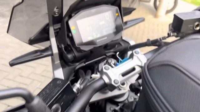 2021 Suzuki DL 1050 V-Strom RC M1 in Metallic Silver