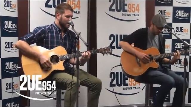 Brian McFadden performes Flying without wings on NewsTalk2UE