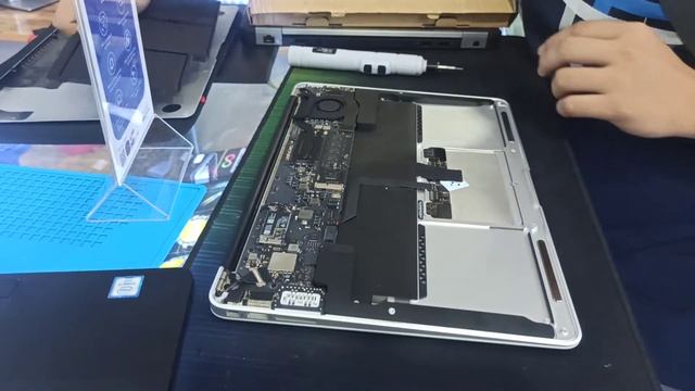Thay Pin Macbook Air | @PhanDatVlog Đơn giản, chi tiết, giá phải chăng.