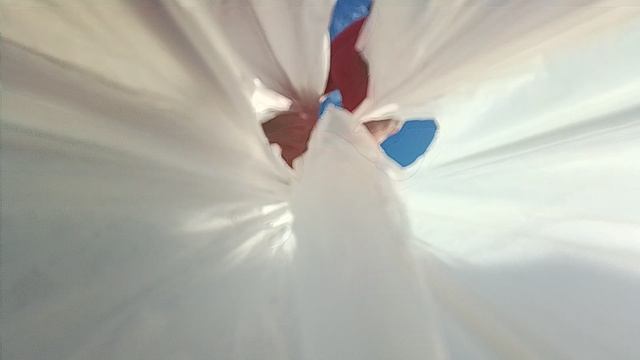 попалась.Селфи охраны.
