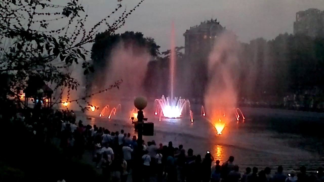 Шоу "Танцующие фонтаны" Хабаровск, пруды.