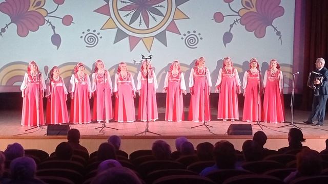 Белым снегом Песня на юбилейном выступлении русского ансамбля Коробейники в Новосибирске