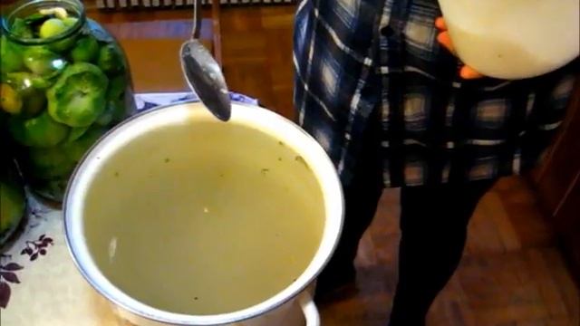 Зелёные мочёные помидоры . Вкуснотища!