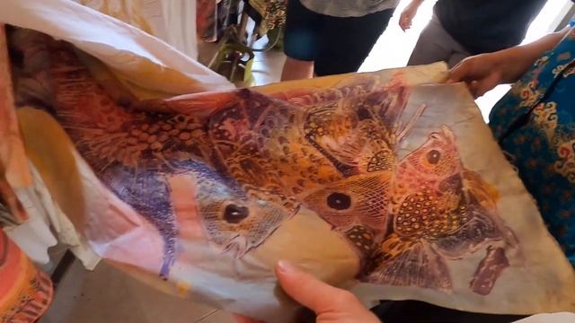 BATIK Manufactur - INDONESIAN technique to dyeing clothes - Vlog in RUSSIAN