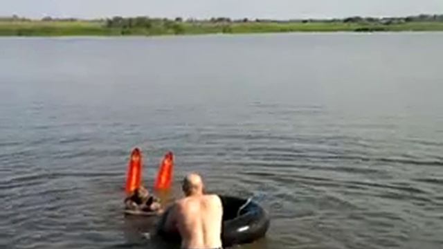 Гена на лыжах.3gp