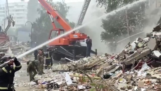 Из-под завалов в Белгороде извлекли уже девять тел погибших.