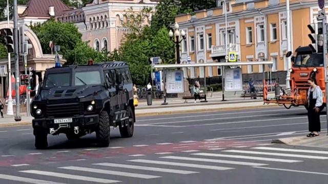 Бронированный автомобиль "Буран" в центре Москвы