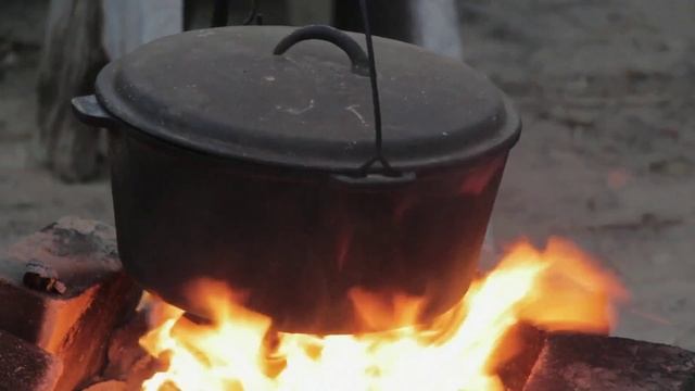 Котелок над костром
