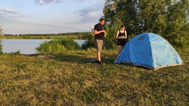 Собираем палатку с женой на репьёвском пруду, x3 скорость))