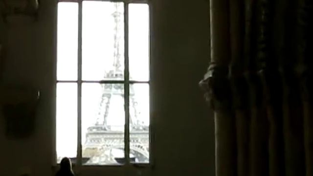 Vue tour eiffel de l'intérieur de la cité de l'architecture