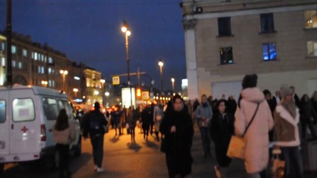 Комягина   человек в толпе