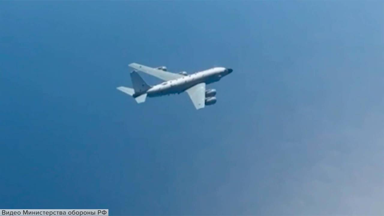 Российские военные отогнали натовские самолеты от границы России над Черным морем