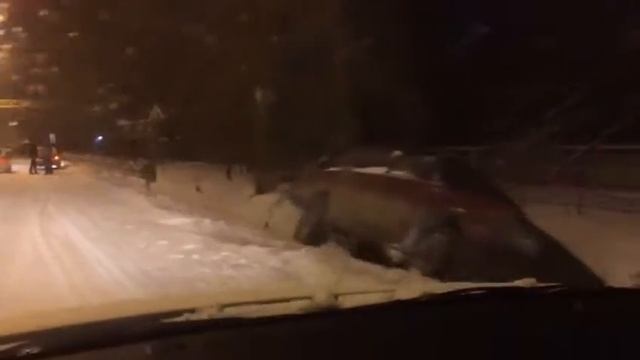 ВАЗ слетел с дороги в Волгодонске