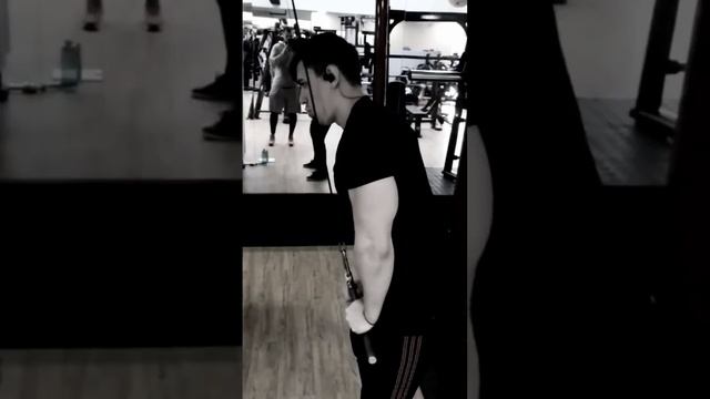 качаем трицепс.           #bodybuilding #powerlifting #бодибилдинг #пауэрлифтинг #спорт #качалка