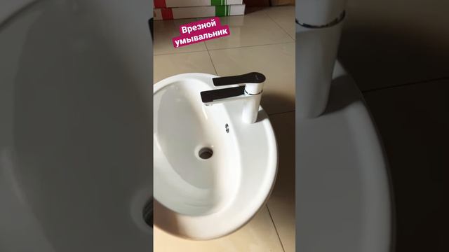 Керамический врезной умывальник в ванную