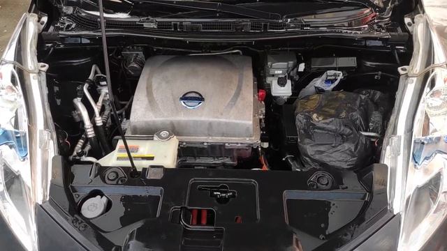 Nissan Leaf Мойка Электромобиля Под Капотом Безопасно