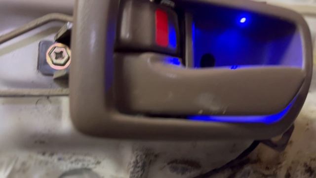 Подсветка дверных ручек Toyota Vista SV40