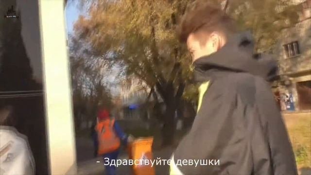 БАТЛ КТО КРАСИВЕЕ! ШЛЁПНУЛ по ЗАДНИЦЕ. Пранк в Алматы.
