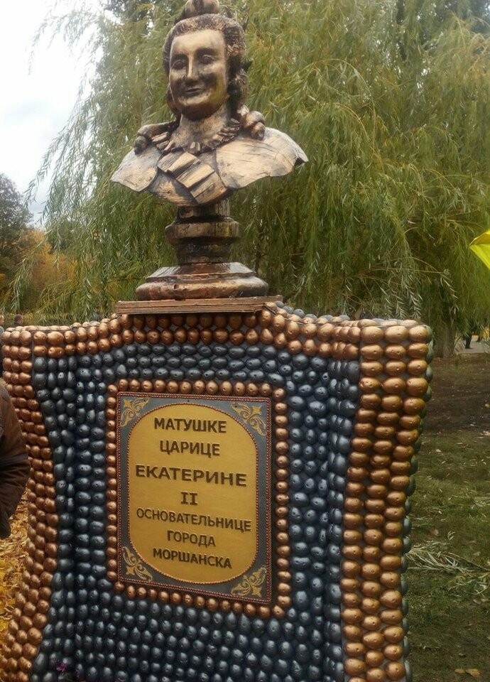 Памятник Екатерине II в Моршанске