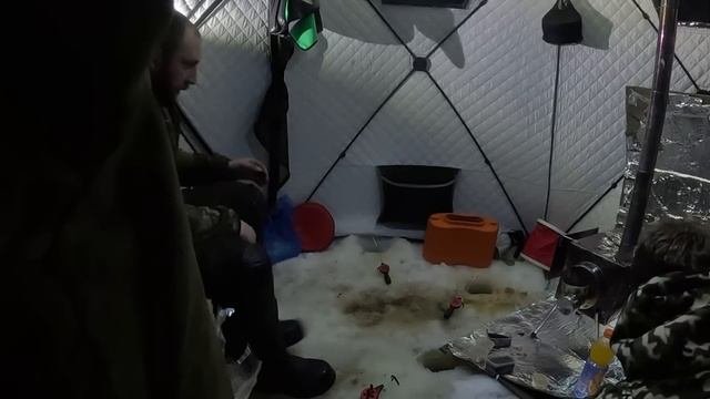 Рыбалка с ночевкой в новой палатке,рыба клевала как бешеная