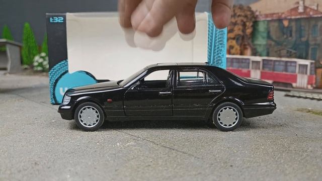 Едет машинка МЕРСЕДЕС W 140 по городу! Про машинки.