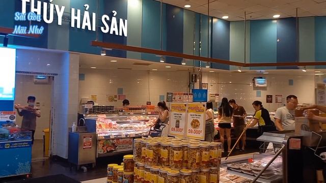 Sài Gòn - Aeon Mall Tân Phú rộng lớn & Khung cảnh mua sắm vui chơi ăn uống nhộn nhịp cỡ nào ?