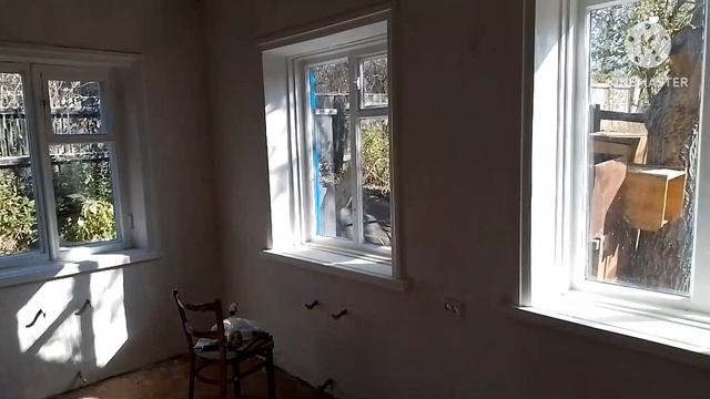 Грузим с утра машину для ребят. Девчонки снова в поездке скупляются.