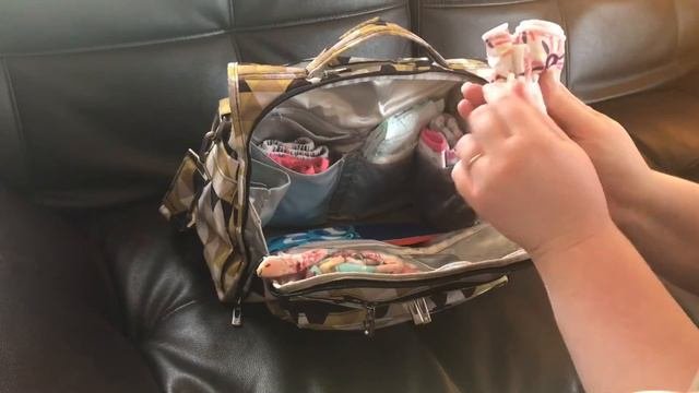 What's In My Diaper Bag | One Year Old | Jujube BFF | Miranda Zach
