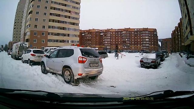 Новосибирск. Жилмассив Весенний. Парковка в снегу