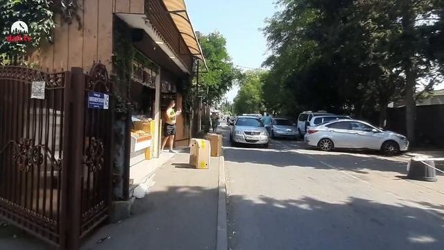 Аллея зонтиков ул. Нижнеимеретинская. Сириус. Сочи.