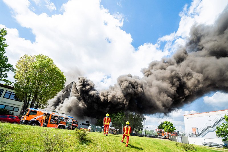 В Берлине третьи сутки тушат пожар на оборонном заводе / События на ТВЦ