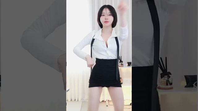 Cute Asian Girl Dance