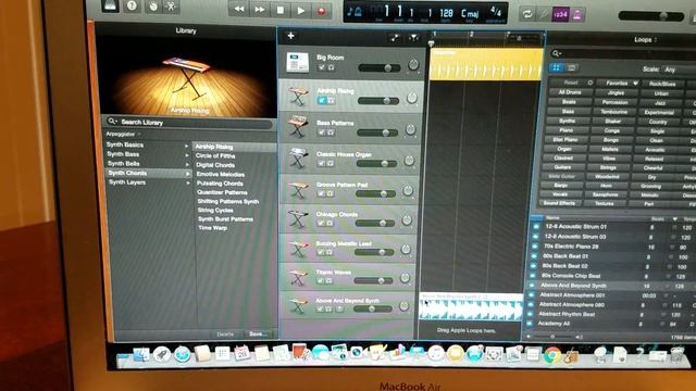 Garage Band for beginners on MacBook Air Part 1 (Making Music)