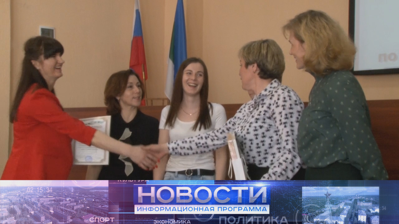Участницы турнира по стрельбе из пневматической винтовки отмечены наградами.