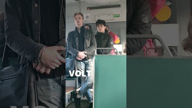 Музыкальная Москва. Квартет в электричке. “Конь (Выйду ночью в поле с конём)". Часть 1